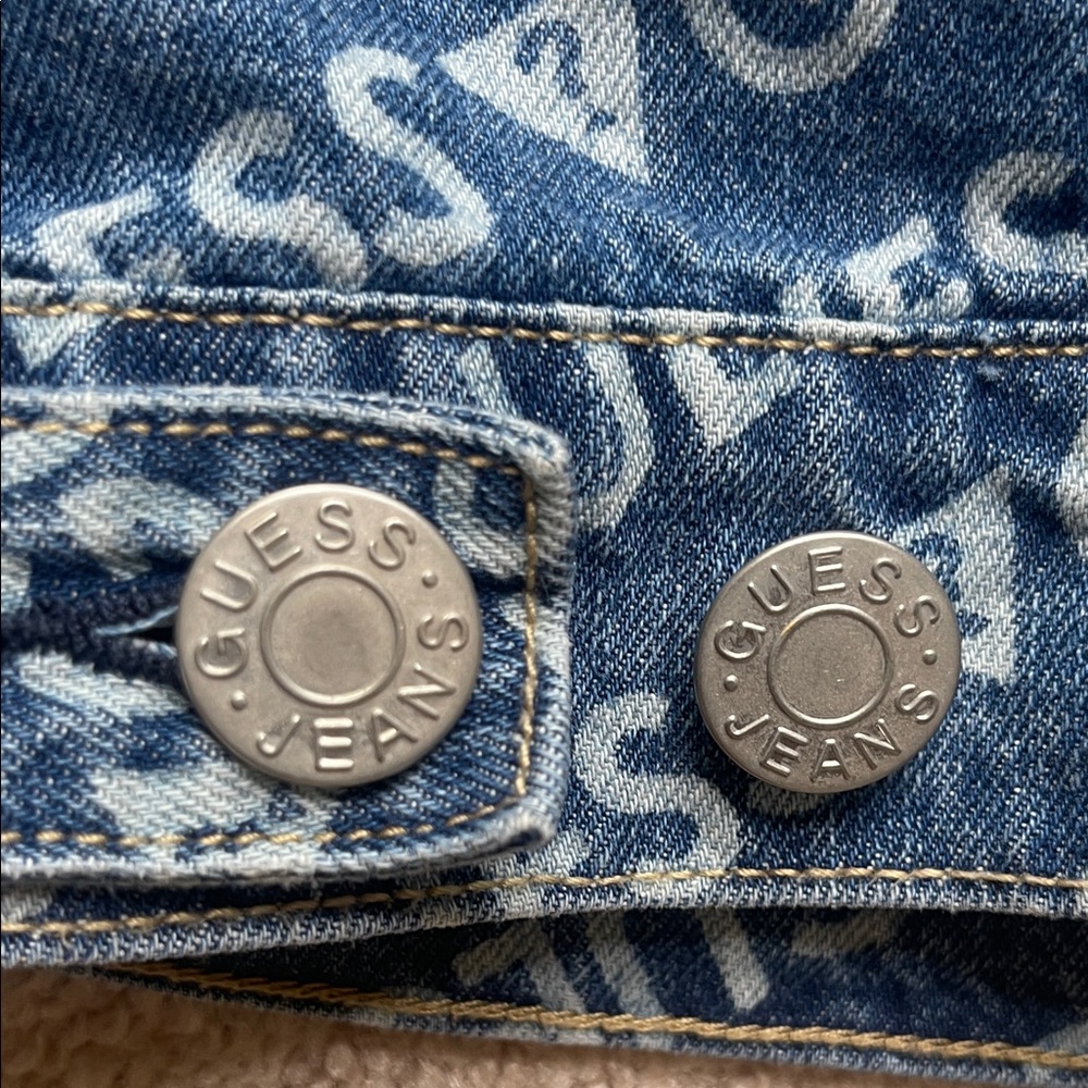 VINTAGE Guess Logo Patterned Blue Denim Jacket - Picture 9 of 10